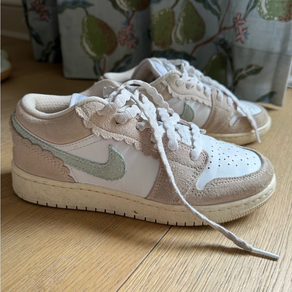 Kids Air Jordan 1 low size 4. In Guava Ice and Jade Ice